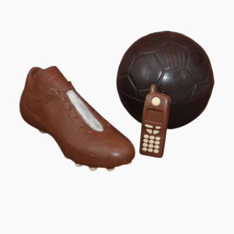 Czekoladowy zestaw - buty piłkarskie, telefon, piłka